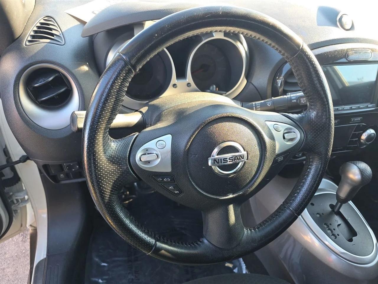 Nissan Juke 5dr Wgn I4 CVT SV FWD 2011