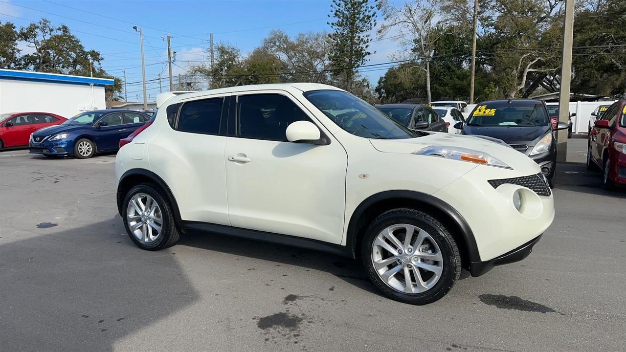 Nissan Juke 5dr Wgn I4 CVT SV FWD 2011