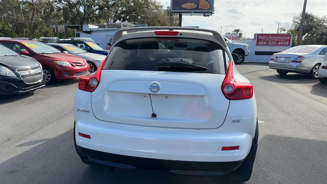 Nissan Juke 5dr Wgn I4 CVT SV FWD 2011