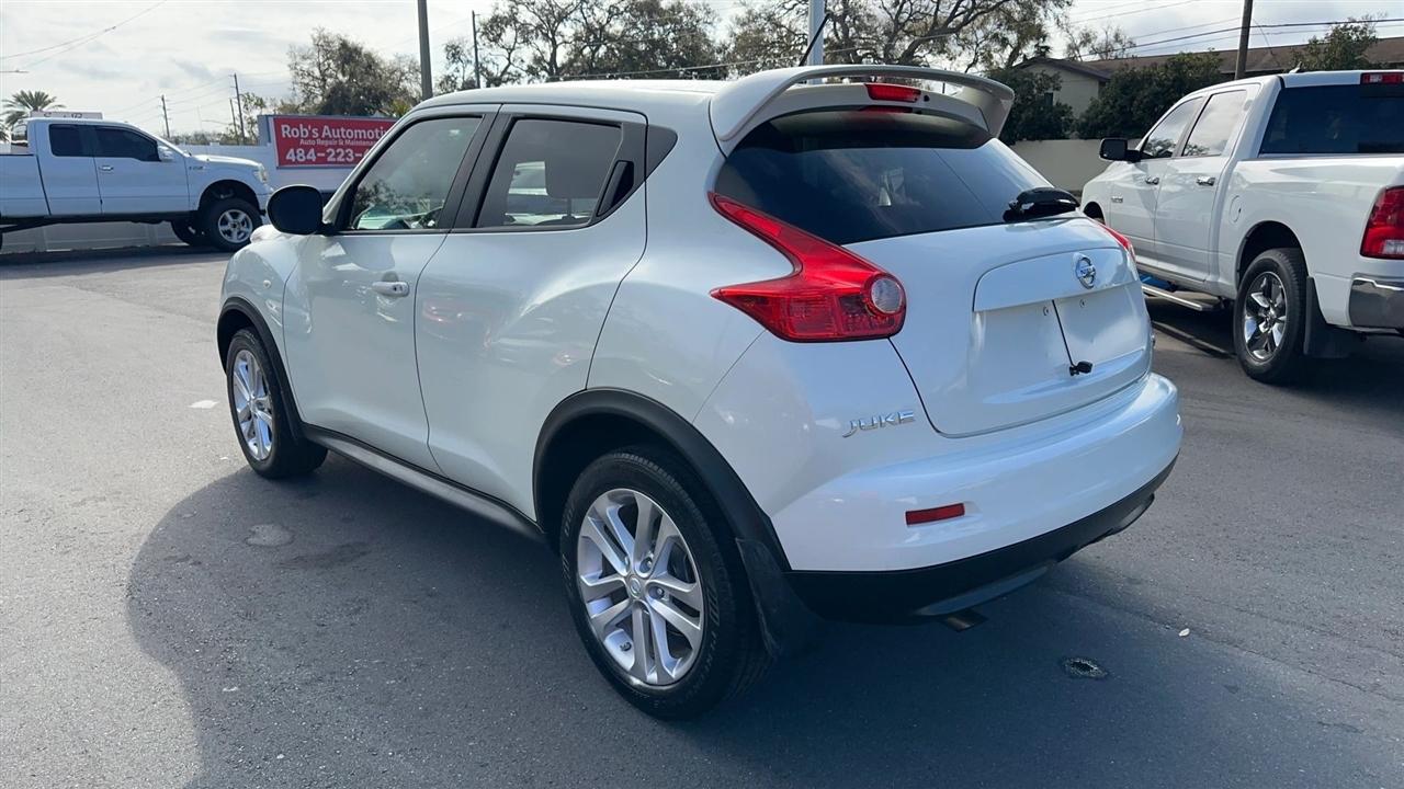 Nissan Juke 5dr Wgn I4 CVT SV FWD 2011