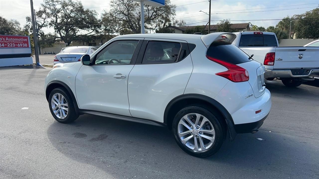 Nissan Juke 5dr Wgn I4 CVT SV FWD 2011