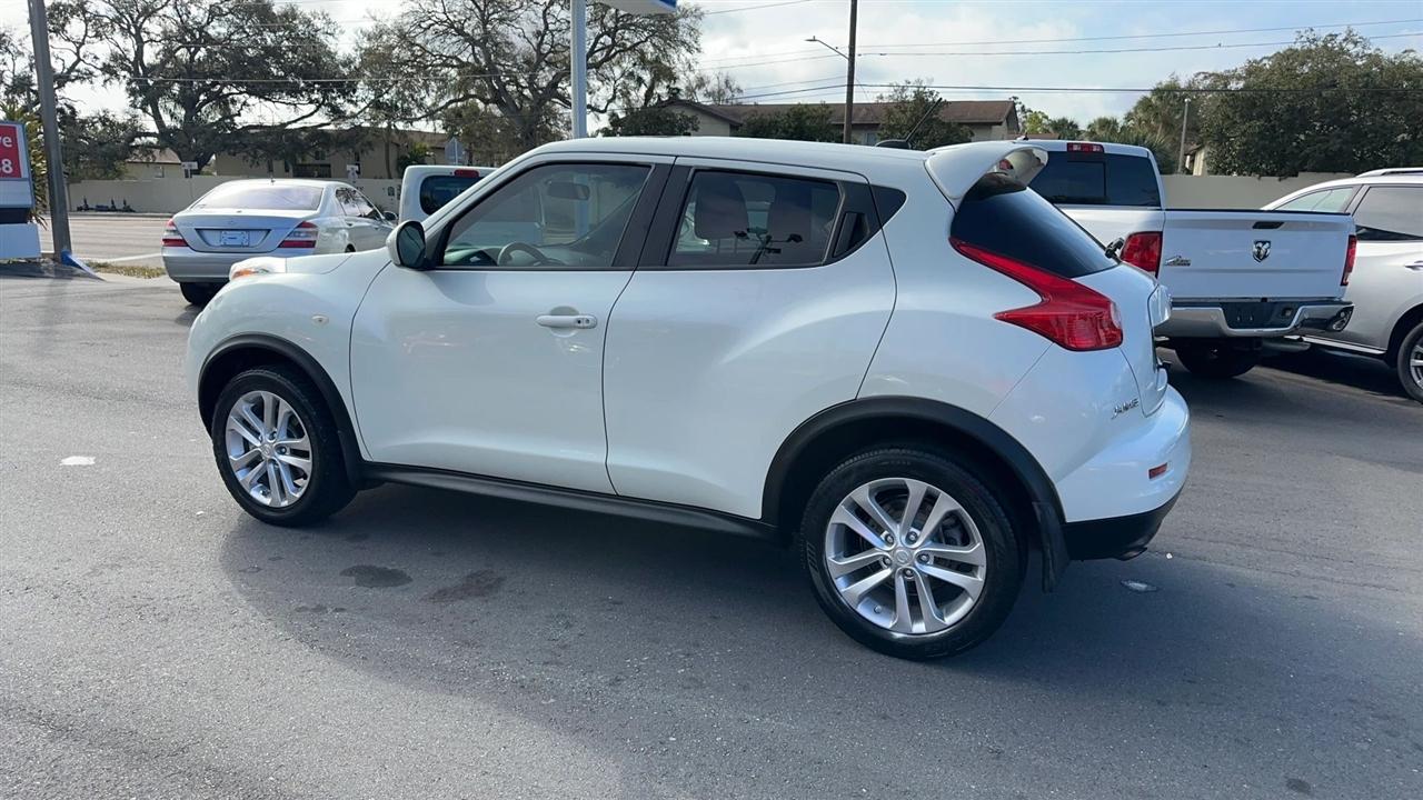 Nissan Juke 5dr Wgn I4 CVT SV FWD 2011