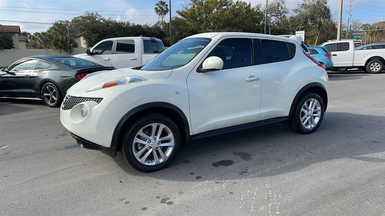 Nissan Juke 5dr Wgn I4 CVT SV FWD 2011