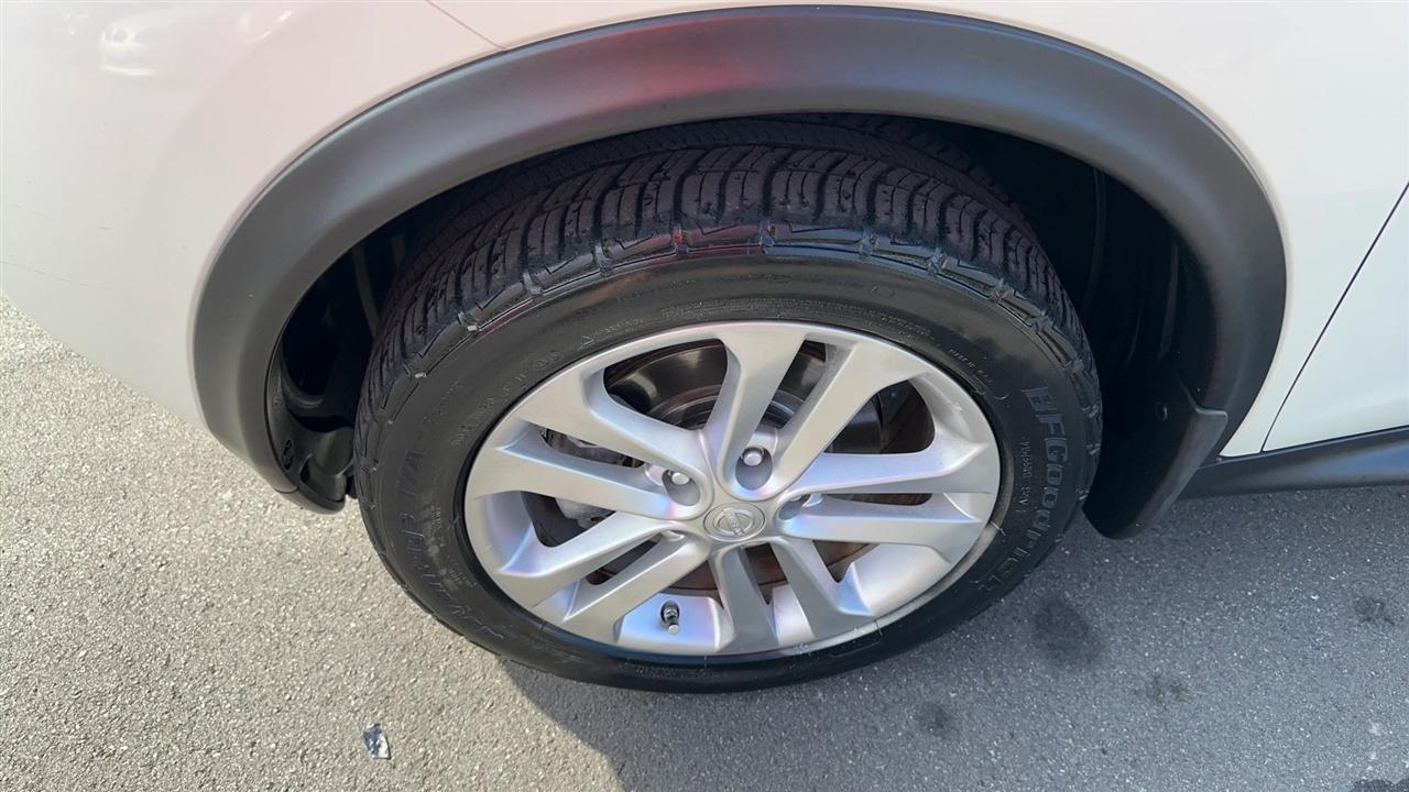 Nissan Juke 5dr Wgn I4 CVT SV FWD 2011