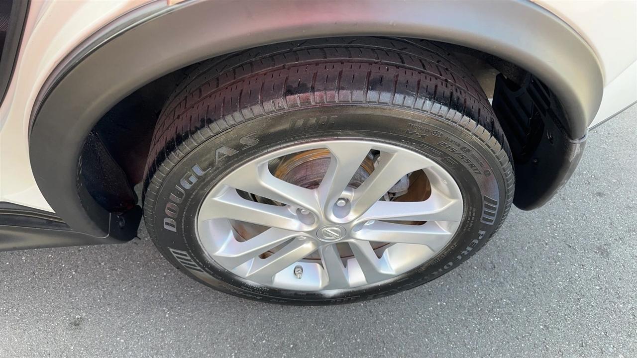 Nissan Juke 5dr Wgn I4 CVT SV FWD 2011