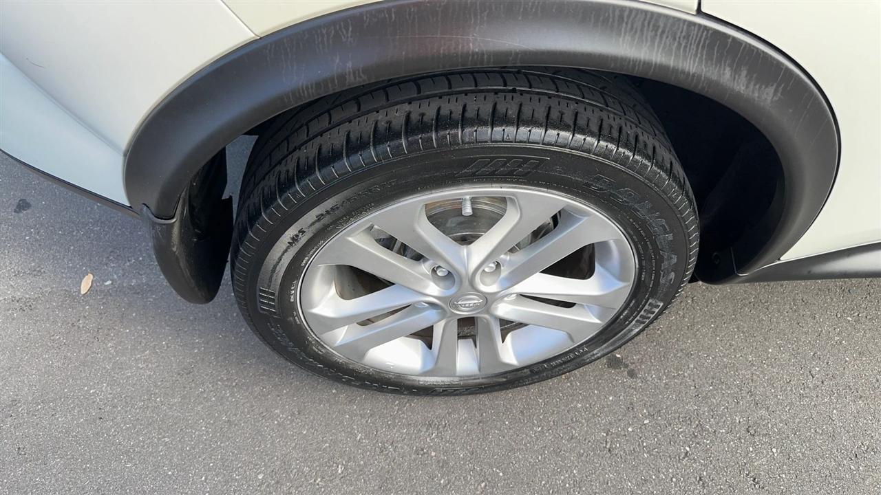 Nissan Juke 5dr Wgn I4 CVT SV FWD 2011