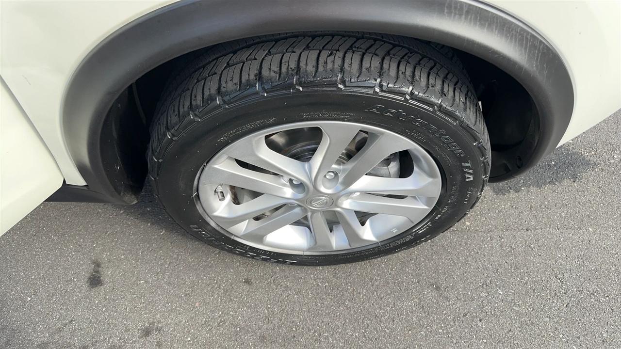 Nissan Juke 5dr Wgn I4 CVT SV FWD 2011