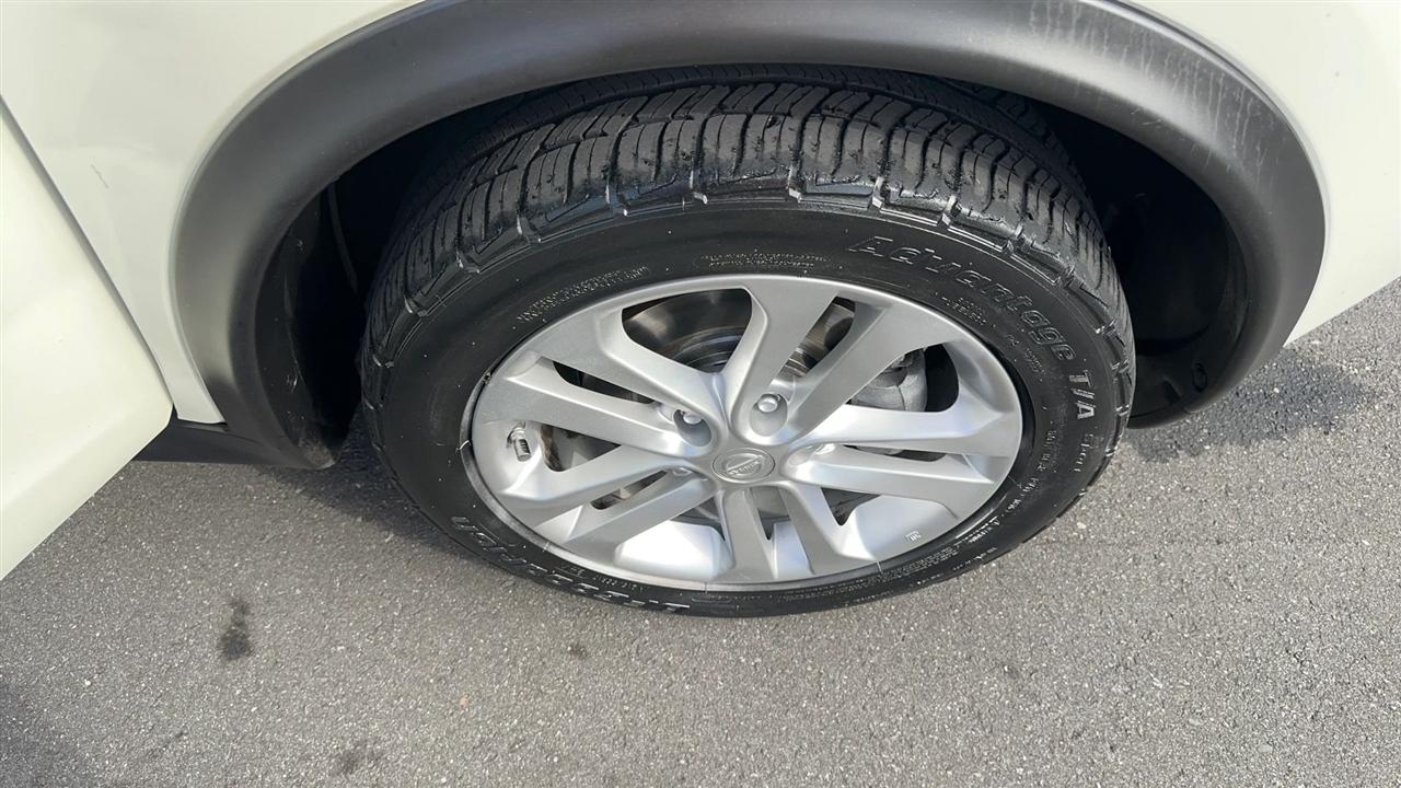 Nissan Juke 5dr Wgn I4 CVT SV FWD 2011