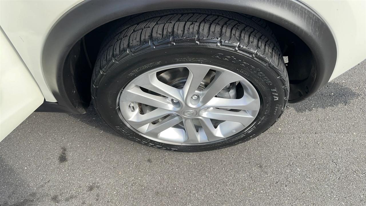 Nissan Juke 5dr Wgn I4 CVT SV FWD 2011