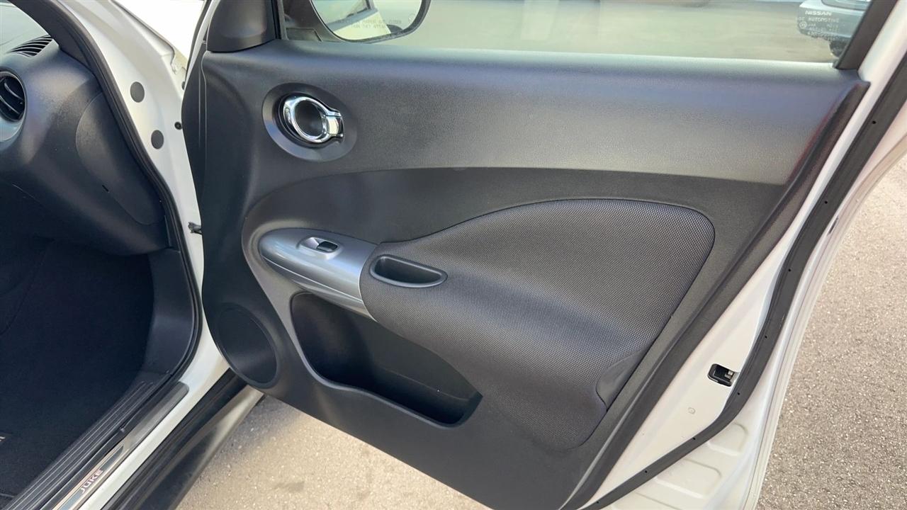 Nissan Juke 5dr Wgn I4 CVT SV FWD 2011