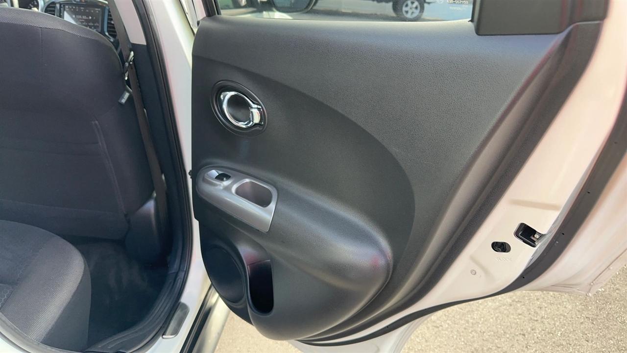 Nissan Juke 5dr Wgn I4 CVT SV FWD 2011