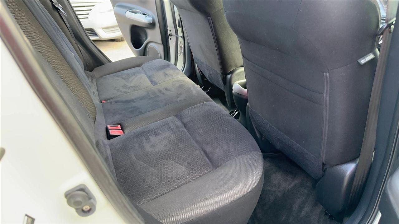 Nissan Juke 5dr Wgn I4 CVT SV FWD 2011