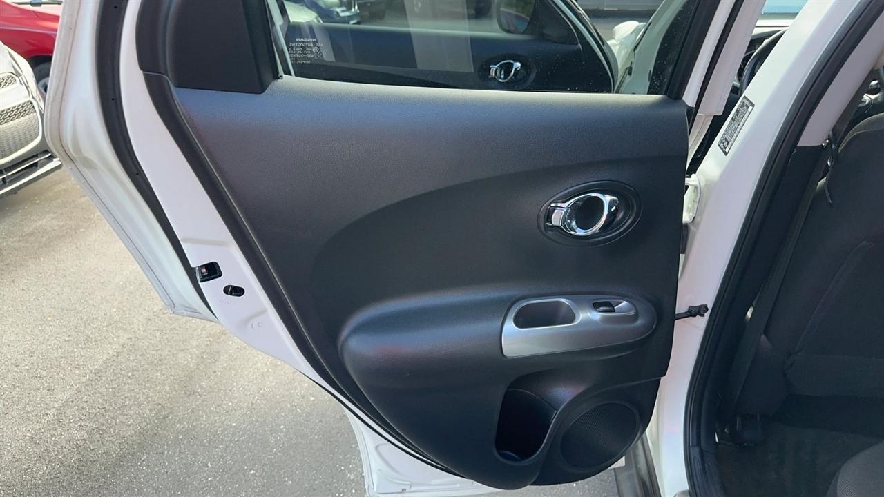 Nissan Juke 5dr Wgn I4 CVT SV FWD 2011