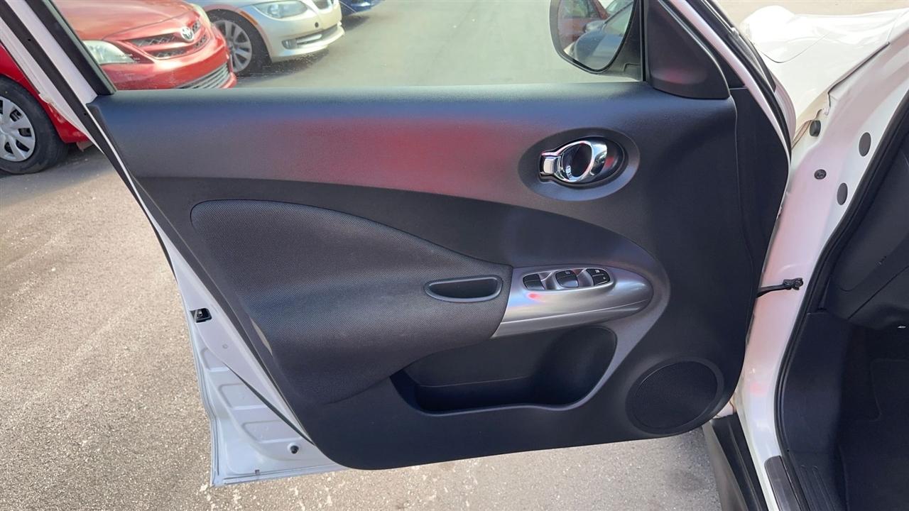 Nissan Juke 5dr Wgn I4 CVT SV FWD 2011