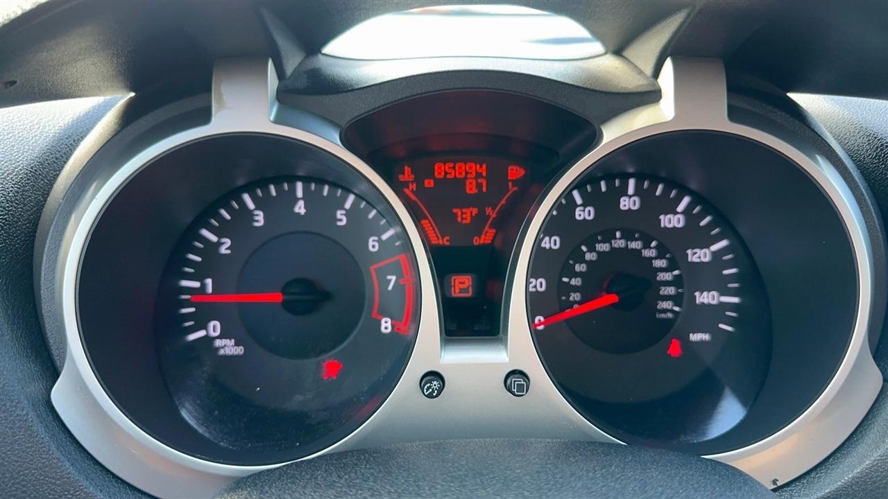 Nissan Juke 5dr Wgn I4 CVT SV FWD 2011