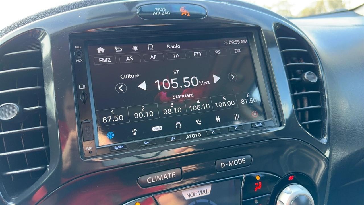 Nissan Juke 5dr Wgn I4 CVT SV FWD 2011