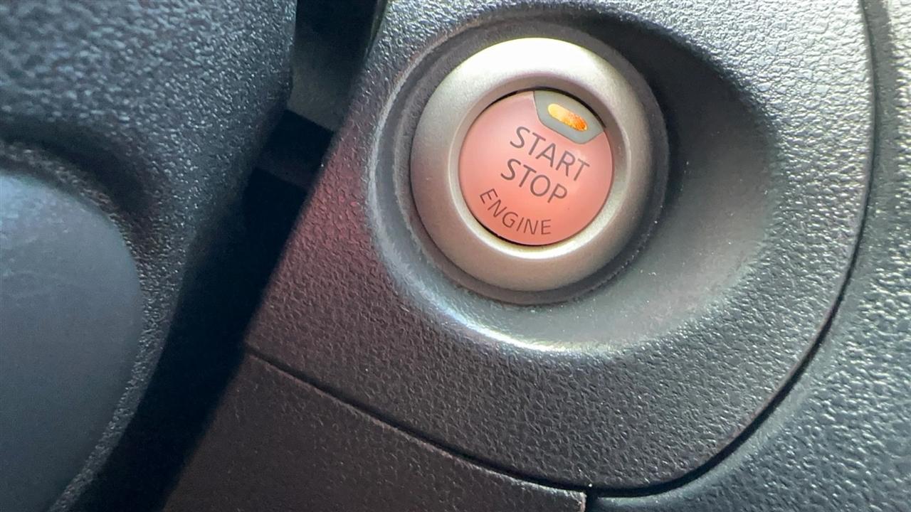 Nissan Juke 5dr Wgn I4 CVT SV FWD 2011