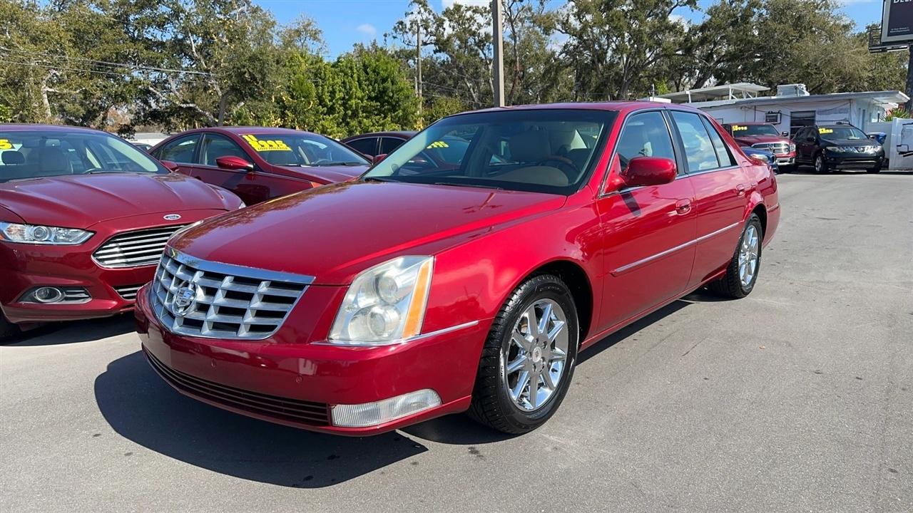 Cadillac DTS 4dr Sdn Luxury Collection 2011