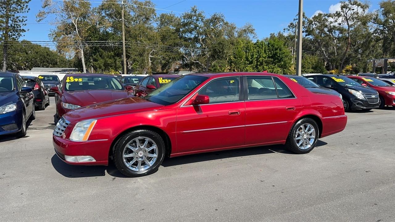 Cadillac DTS 4dr Sdn Luxury Collection 2011