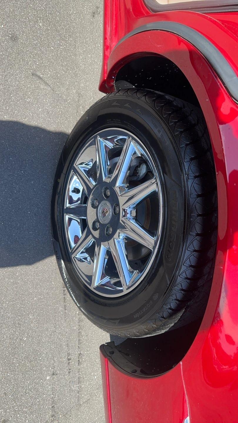 Cadillac DTS 4dr Sdn Luxury Collection 2011