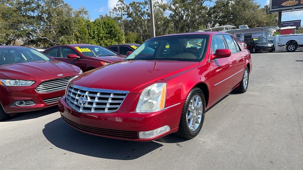 Cadillac DTS 4dr Sdn Luxury Collection 2011
