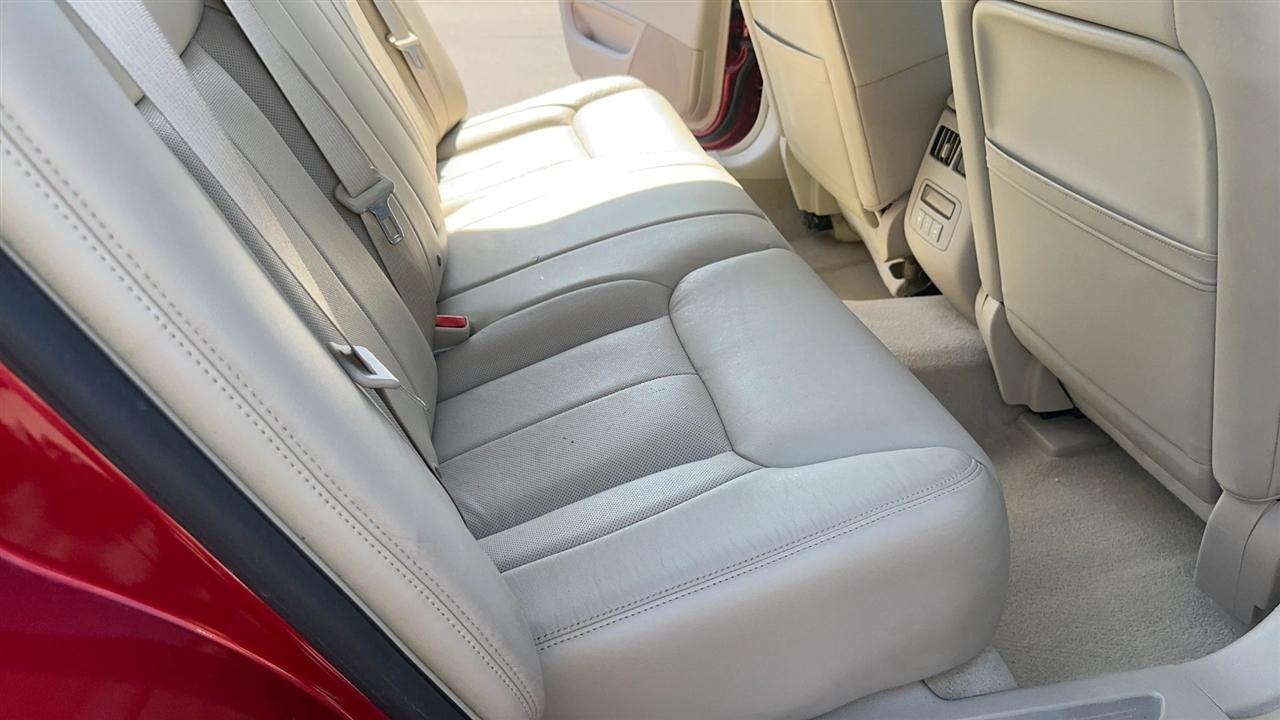 Cadillac DTS 4dr Sdn Luxury Collection 2011