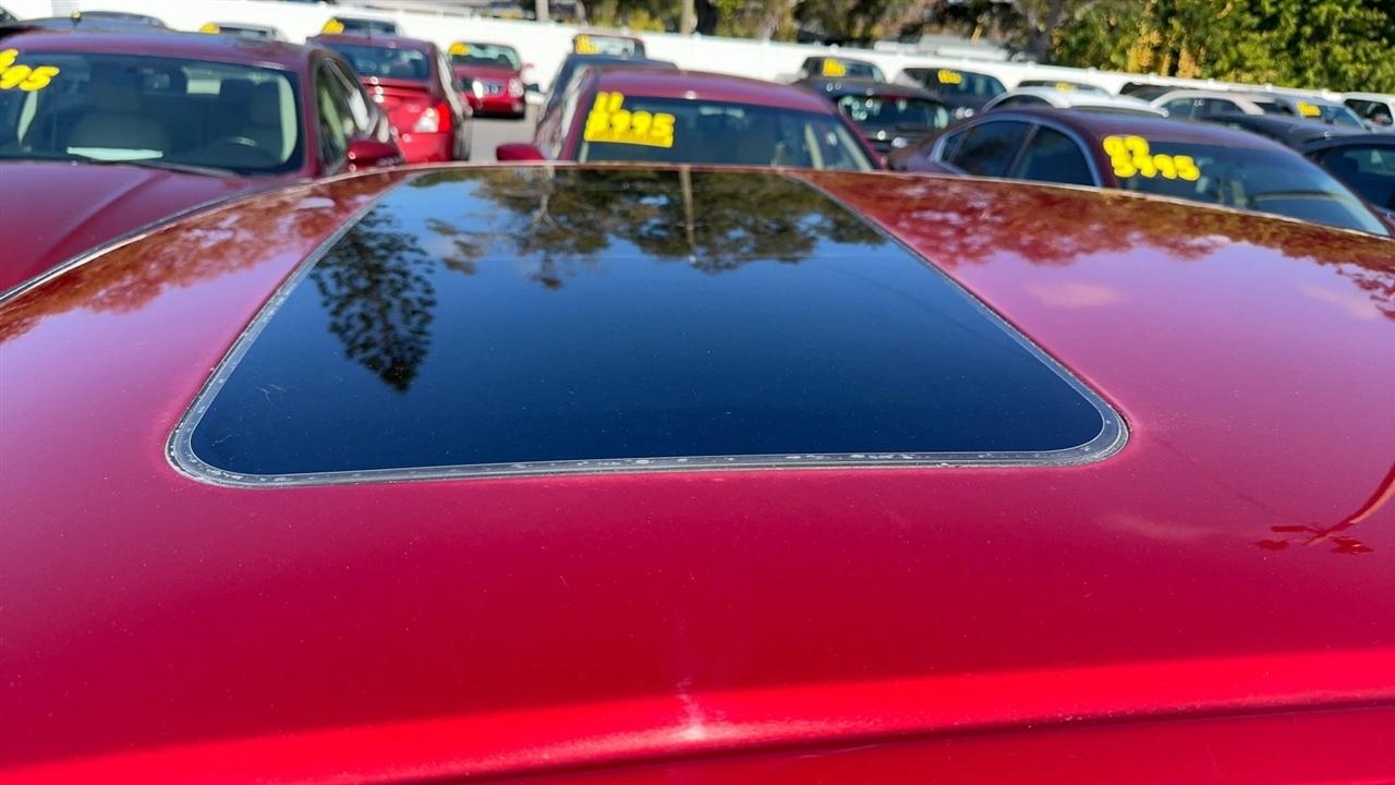 Cadillac DTS 4dr Sdn Luxury Collection 2011