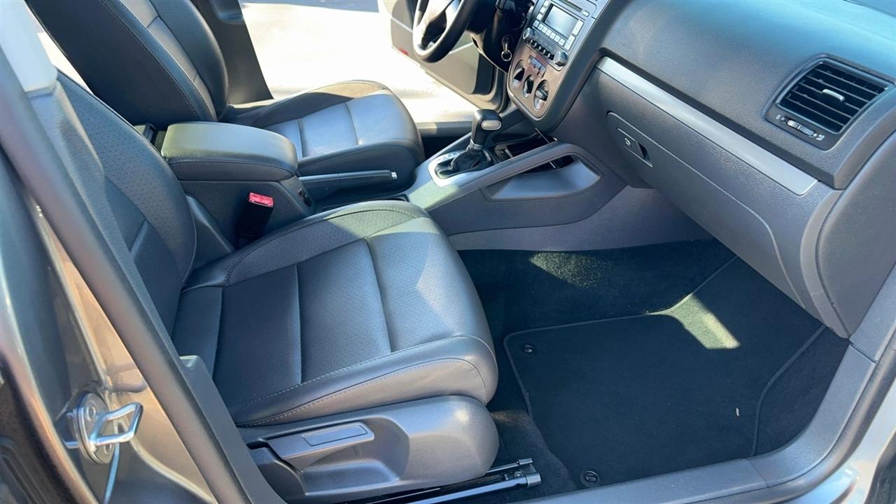 Volkswagen Jetta Sedan 4dr Auto 2.5 2007