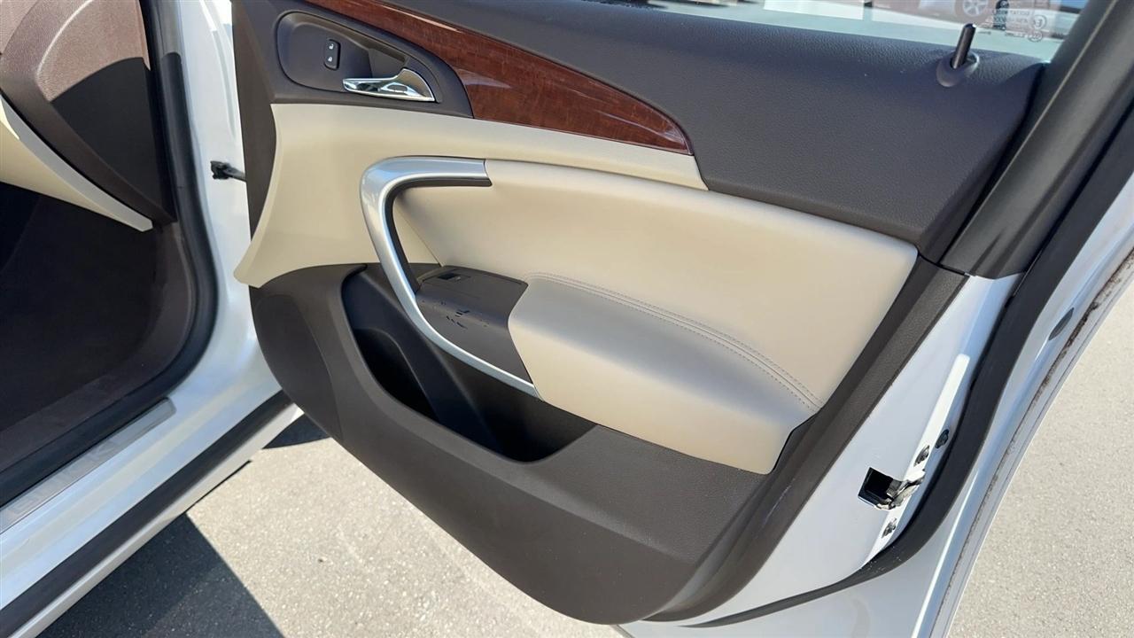 Buick Regal 4dr Sdn Sport Touring FWD 2017