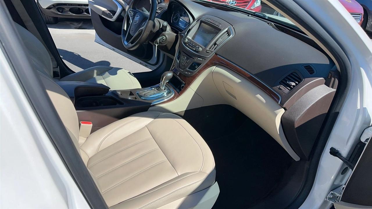 Buick Regal 4dr Sdn Sport Touring FWD 2017