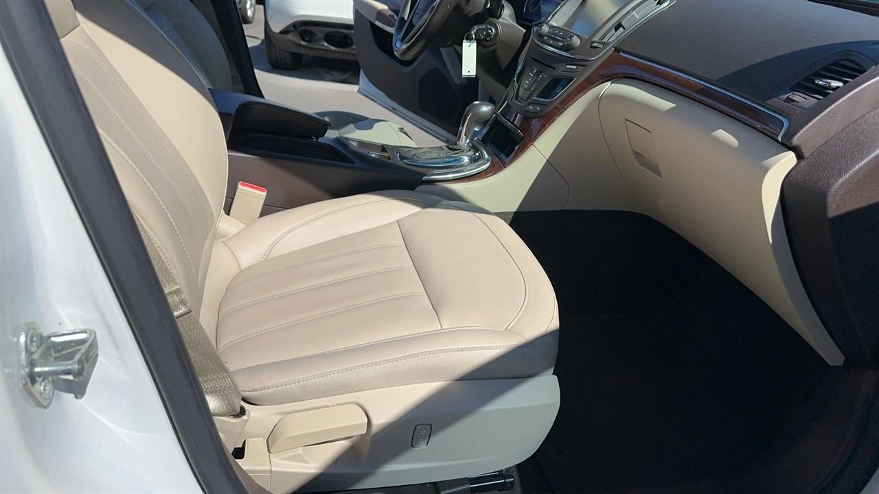 Buick Regal 4dr Sdn Sport Touring FWD 2017