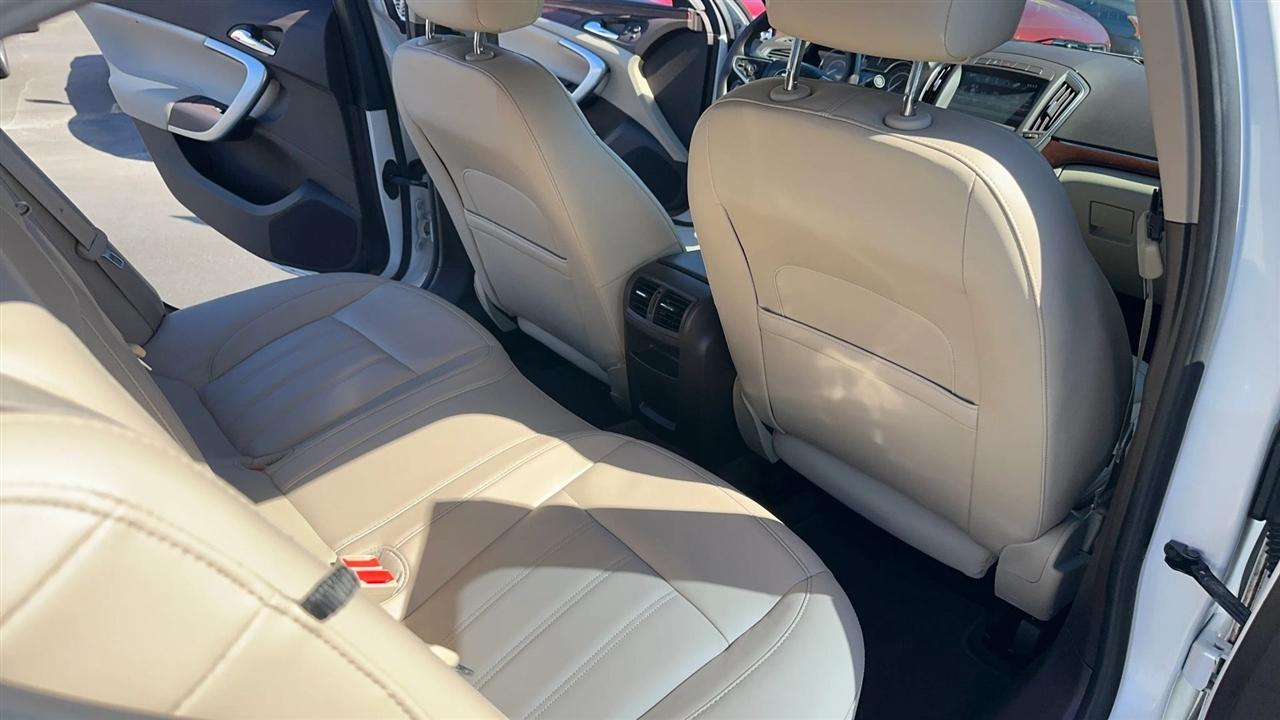 Buick Regal 4dr Sdn Sport Touring FWD 2017