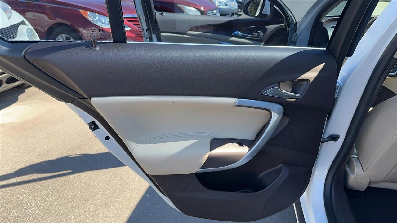 Buick Regal 4dr Sdn Sport Touring FWD 2017