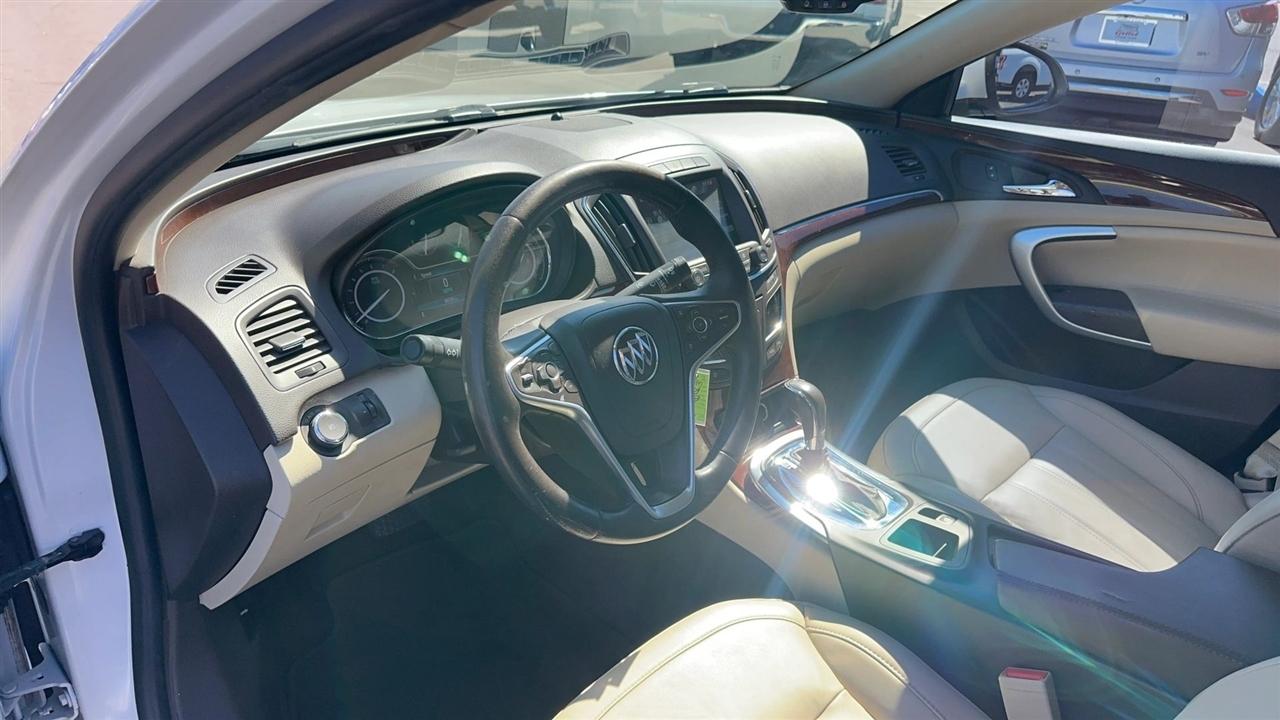 Buick Regal 4dr Sdn Sport Touring FWD 2017