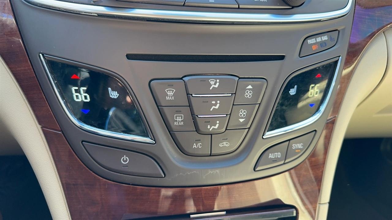 Buick Regal 4dr Sdn Sport Touring FWD 2017