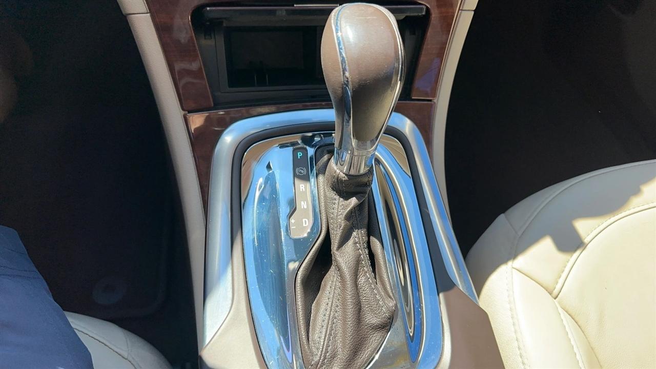 Buick Regal 4dr Sdn Sport Touring FWD 2017