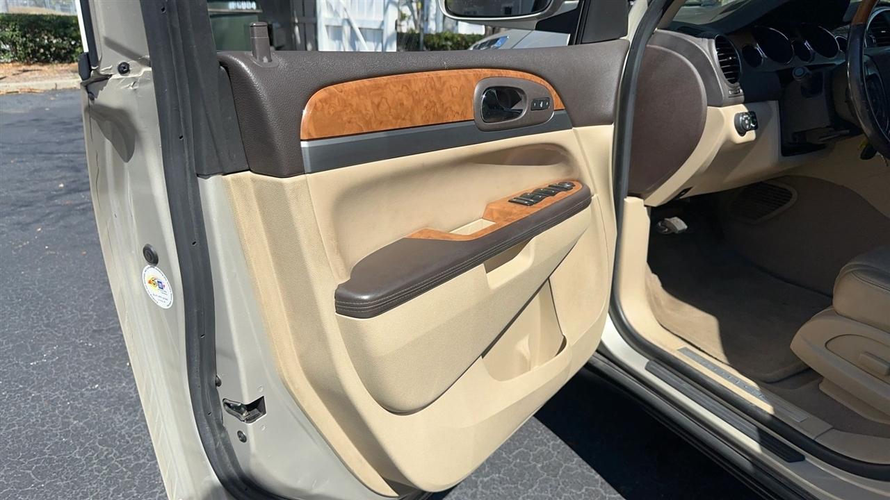 Buick Enclave FWD 4dr Leather 2012