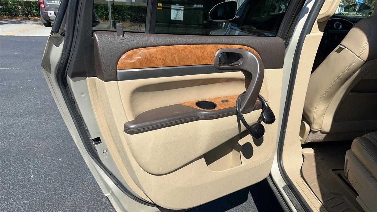 Buick Enclave FWD 4dr Leather 2012