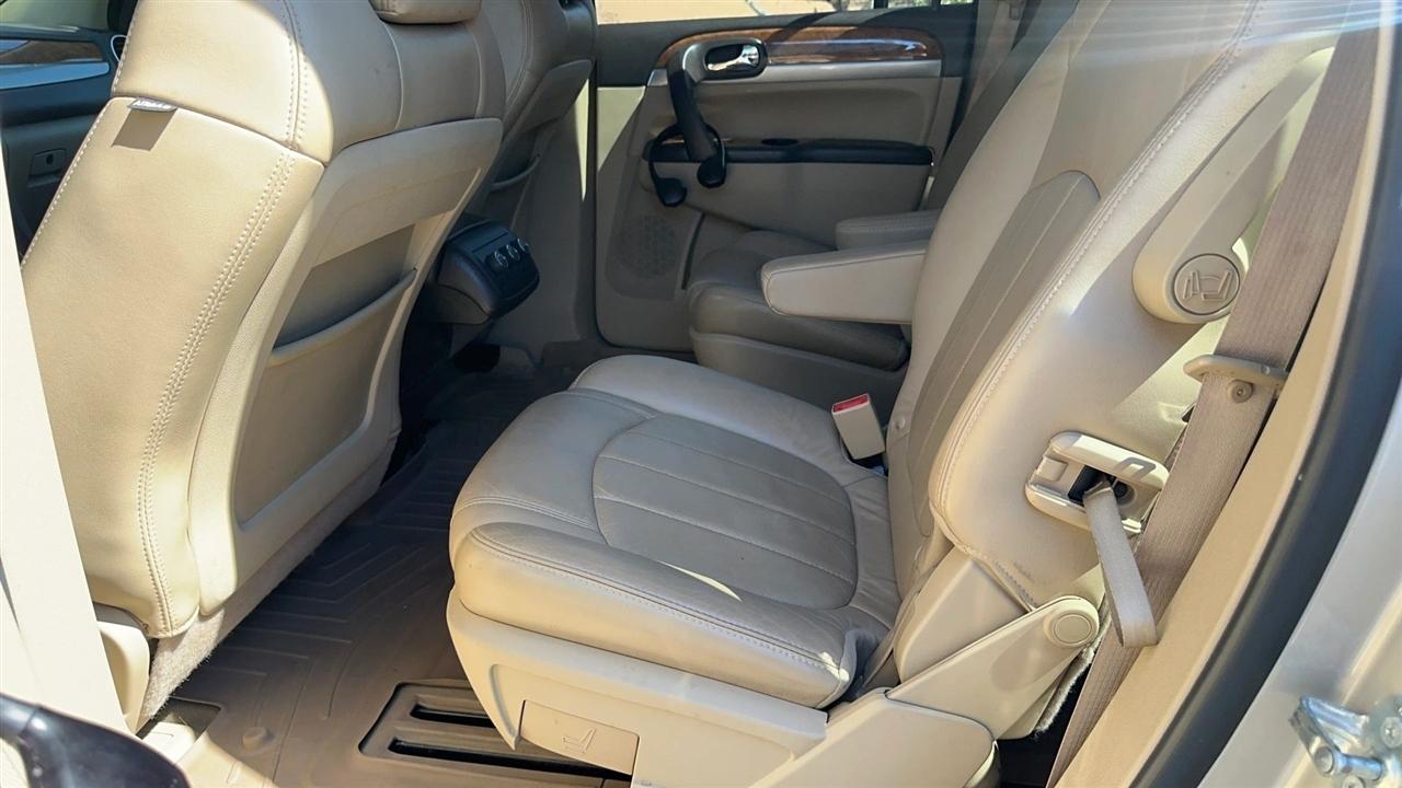 Buick Enclave FWD 4dr Leather 2012