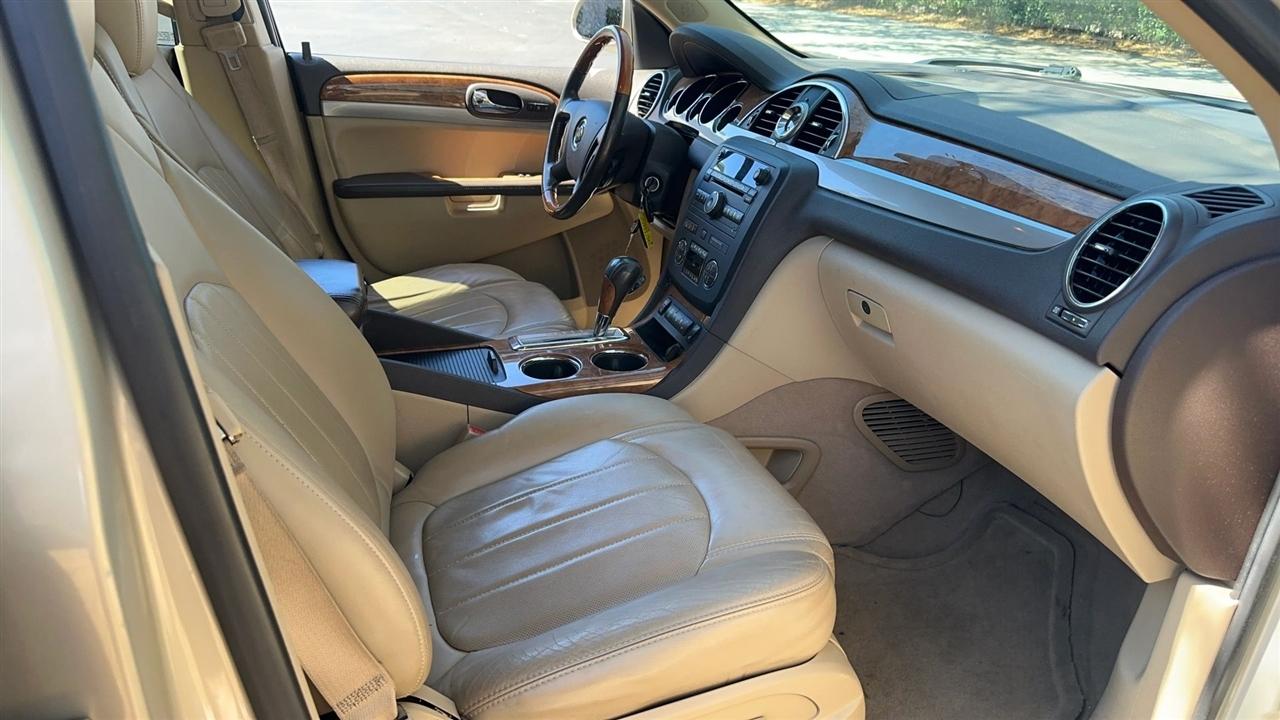 Buick Enclave FWD 4dr Leather 2012