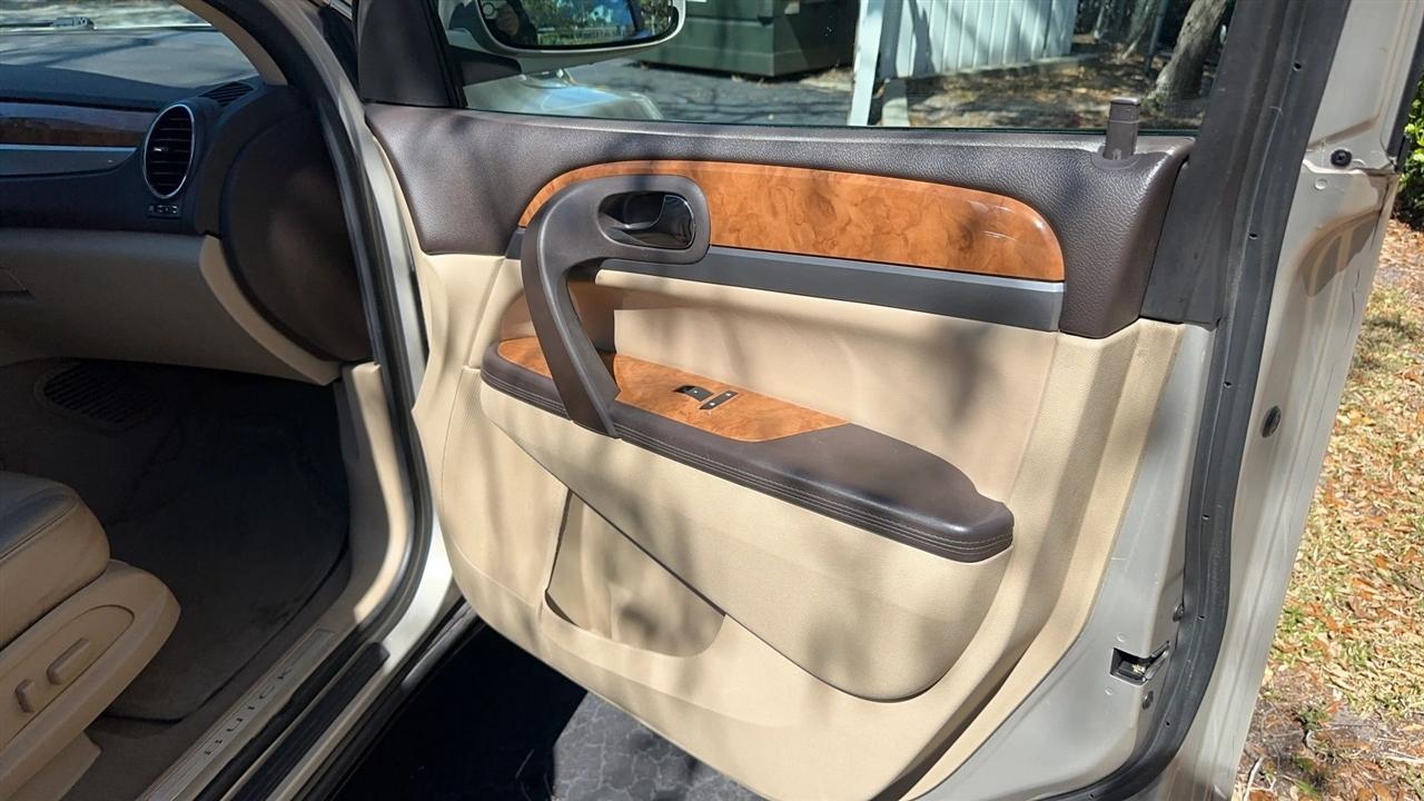 Buick Enclave FWD 4dr Leather 2012