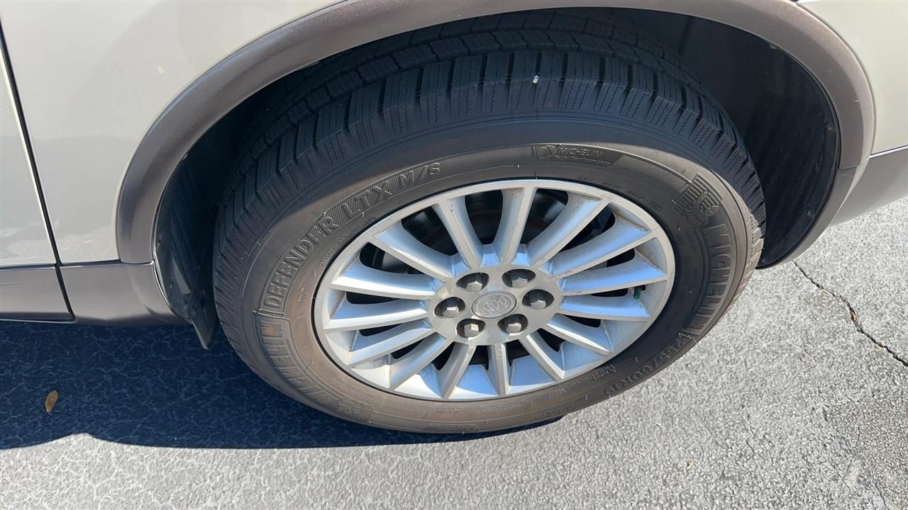 Buick Enclave FWD 4dr Leather 2012