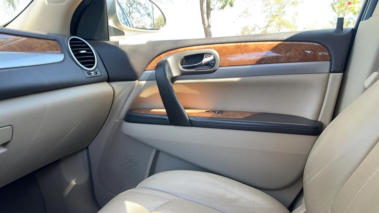 Buick Enclave FWD 4dr Leather 2012