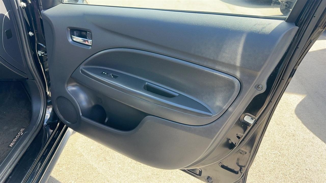 Mitsubishi Mirage 4dr HB Man ES 2014