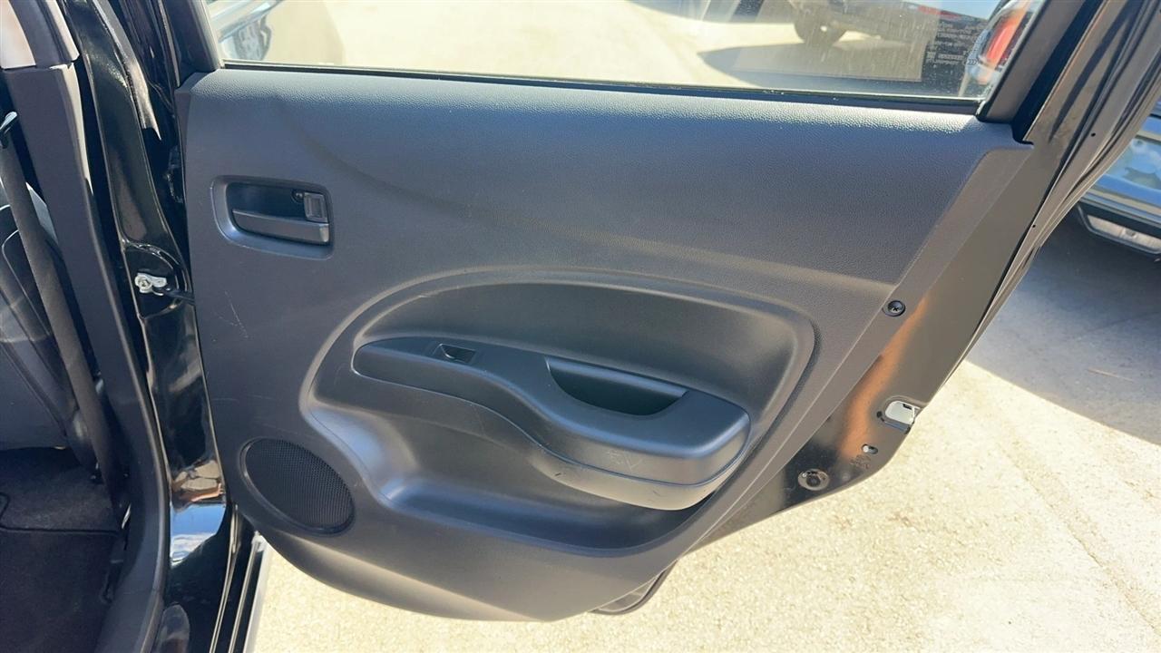 Mitsubishi Mirage 4dr HB Man ES 2014