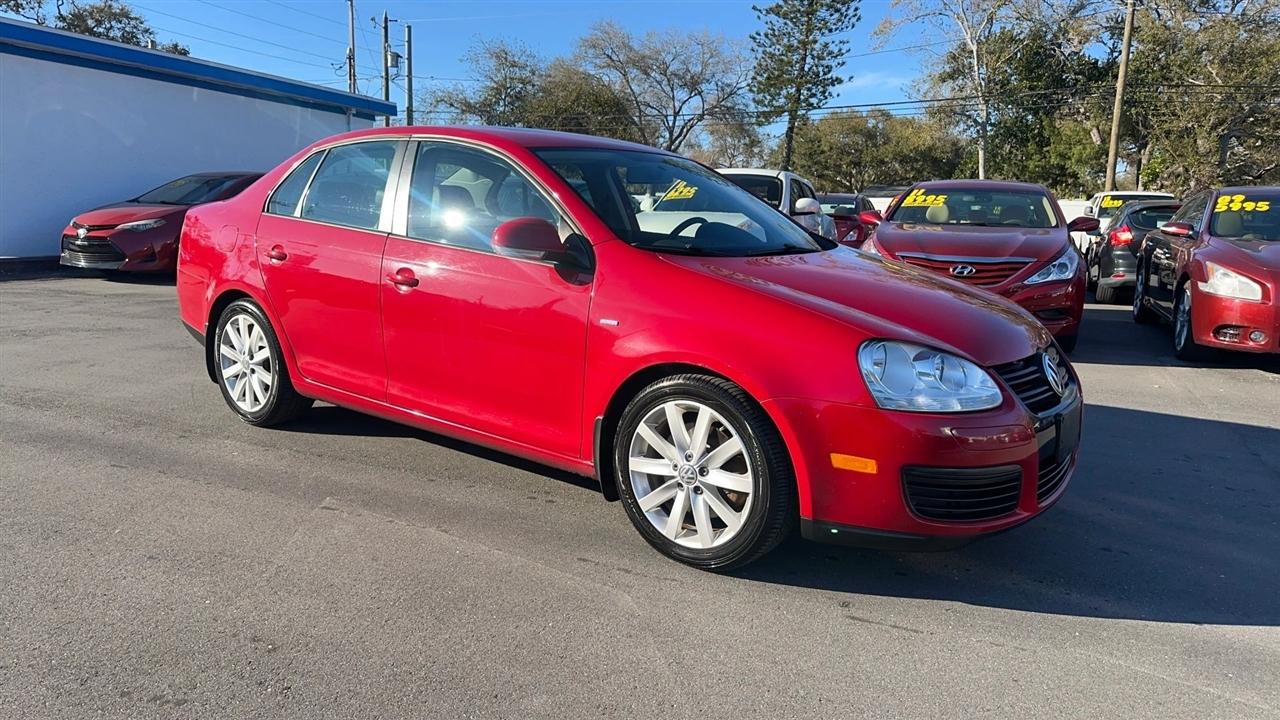 Volkswagen Jetta Sedan 4dr DSG Wolfsburg PZEV 2010