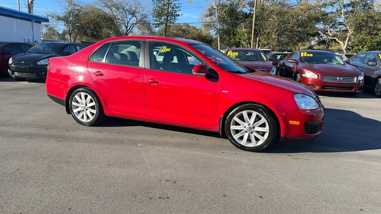 Volkswagen Jetta Sedan 4dr DSG Wolfsburg PZEV 2010