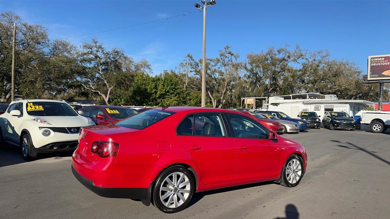Volkswagen Jetta Sedan 4dr DSG Wolfsburg PZEV 2010
