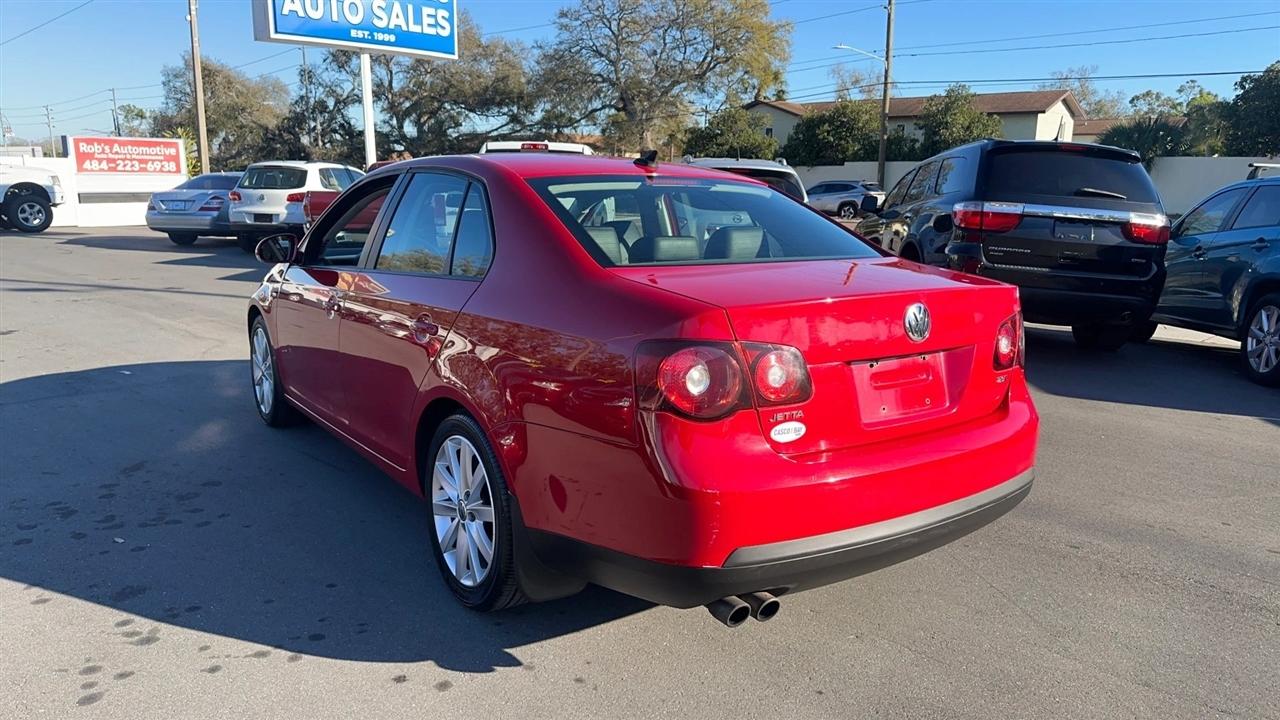 Volkswagen Jetta Sedan 4dr DSG Wolfsburg PZEV 2010