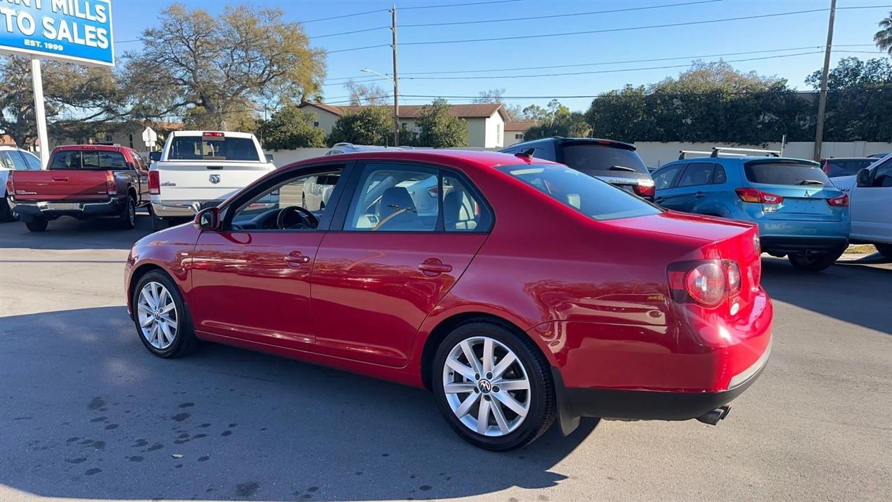 Volkswagen Jetta Sedan 4dr DSG Wolfsburg PZEV 2010